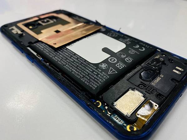 HTC U11電池膨脹(1).jpg