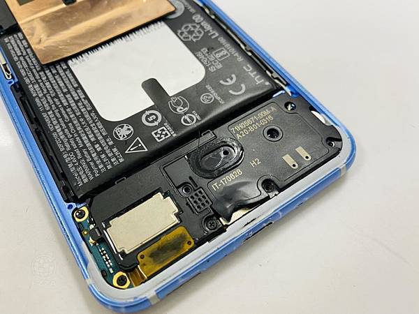 HTC U11充電孔燒毀.jpg HTC U11充電孔燒毀.jpg