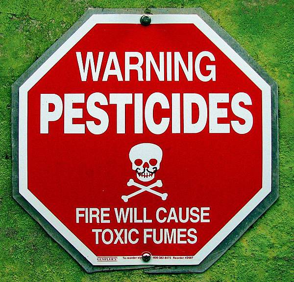 800px-Warning2Pesticides