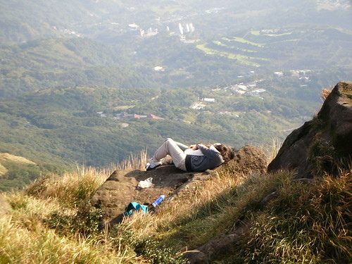 路邊有情侶在做日光浴 路邊有情侶在做日光浴