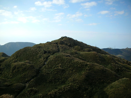 七星山東峰看主峰 七星山東峰看主峰