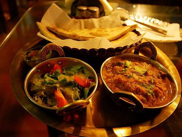 Green Organic Cafe 尼泊爾 curry 和 Naan 餅