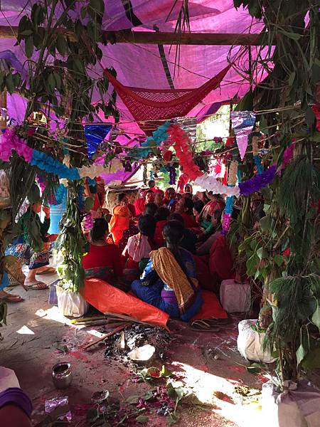 Hindu marriage: everyone dancing and waiting