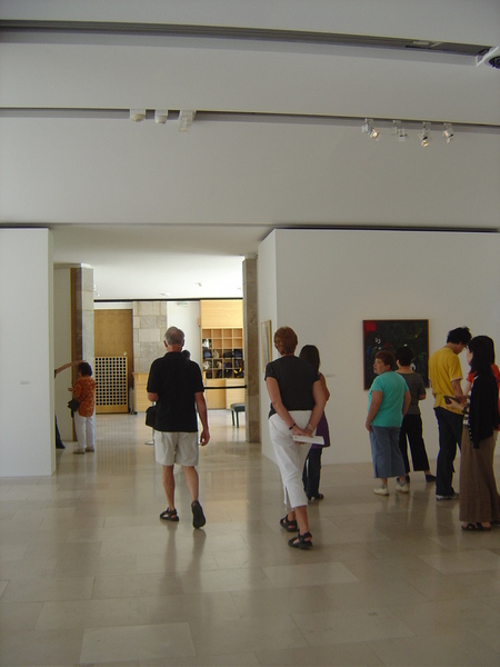 夏卡爾美術館的展廳內部