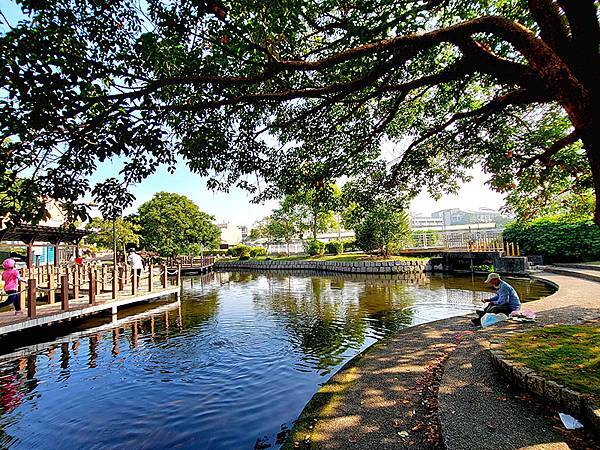 高雄都會版的「忘憂森林」~~大東濕地公園