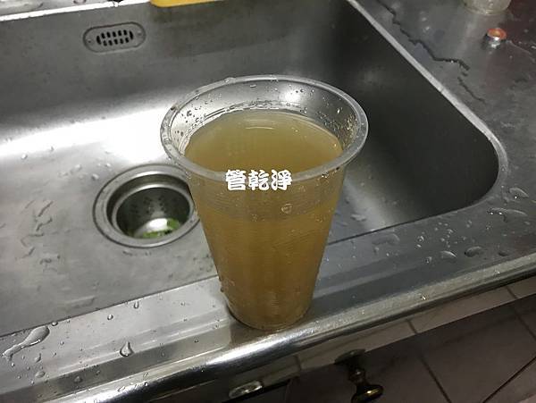 十年公寓水管藏青草茶？(新竹 公道五路 脈衝式 水管清洗 )