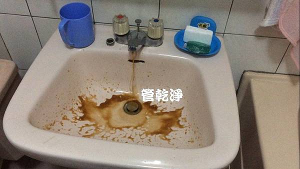 水龍頭噴出巧克力可可？ 新竹 振興路 洗水管 水管清洗