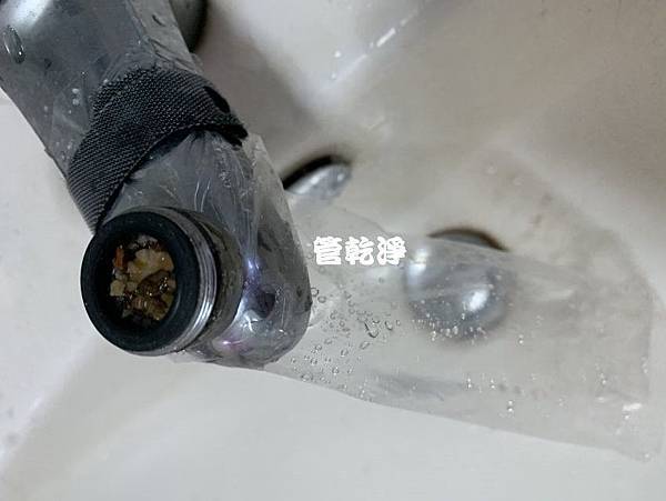 水龍頭流出胡蘿蔔汁？ 新北 板橋 永豐街 水管清洗 洗水管