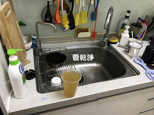 水龍頭流出有色彩的氣泡水？ 新竹 安康街 清洗水管