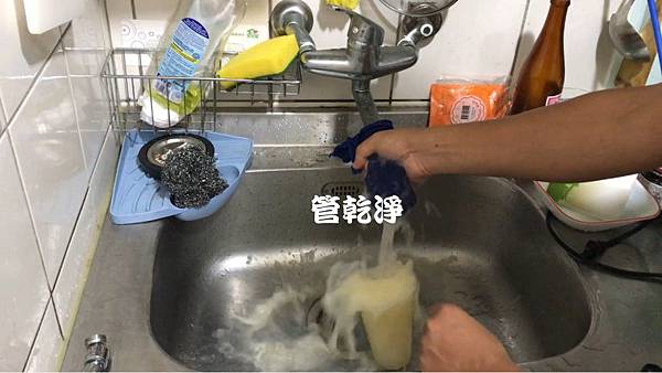 水龍頭流出有色彩的氣泡水？ 新竹 安康街 清洗水管