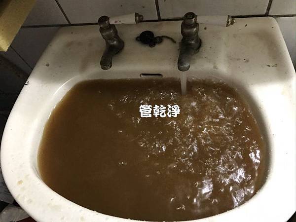 洗水管 水管流出仙草蜜？ 新竹 光華街 清洗水管