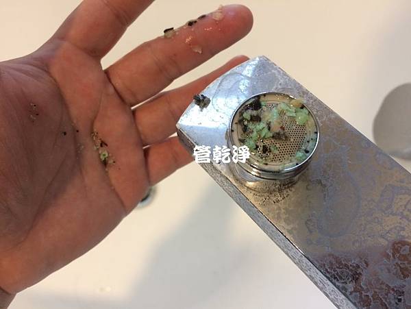 水龍頭流出藍色異物？ 新竹竹北莊敬三路 水管清洗