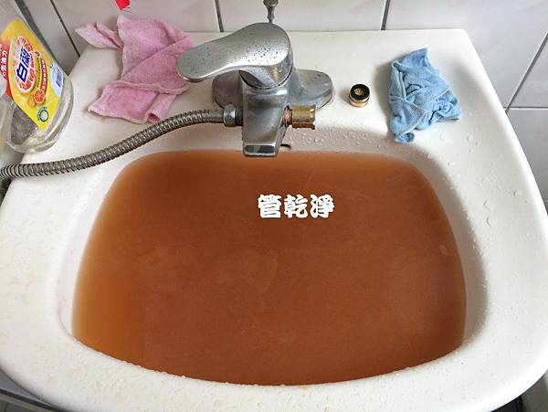 水管「垢」髒，專家洗出咖啡液？竹東忠孝街清洗水管(管乾淨) 