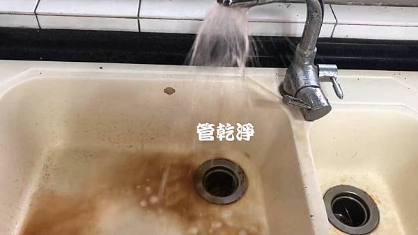 洗水管 嚇壞屋主~水管噴出棕色水？ 新竹 民主路 水管清洗 