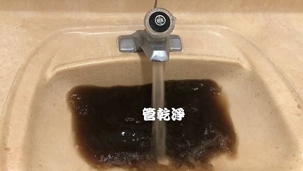 開關一撥就有黑泥？ 新北 鶯歌 永明街 清洗水管 (管乾淨)