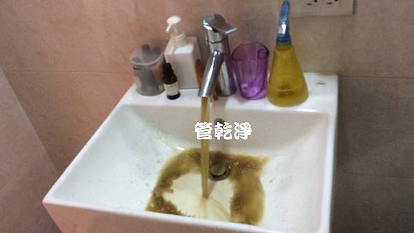 家裡水管冒出石油？ 台中 西屯 中科路 水管清洗 (管乾淨)