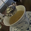 茶葉裝在小茶壺裡^^