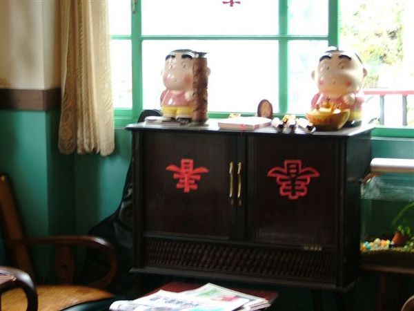 小時候我們家也有這種電視