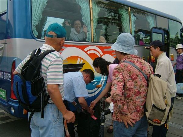 行李要上車了，有沒有注意到有個地方怪怪的？