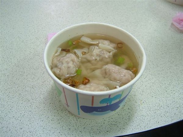 到花蓮一定要來吃扁食的啦！我三年前才知道扁食就是餛飩哩！