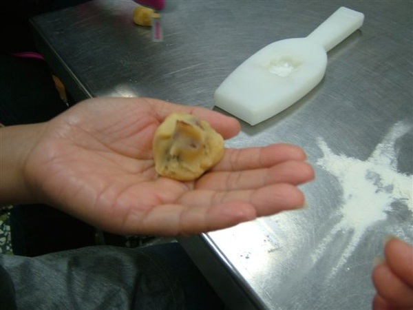 這位小姐看起來應該不會包湯圓