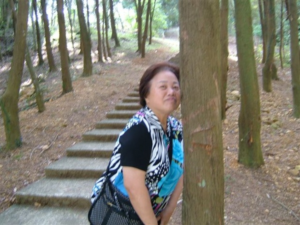 老媽還真的跑去聞，又不是狗狗