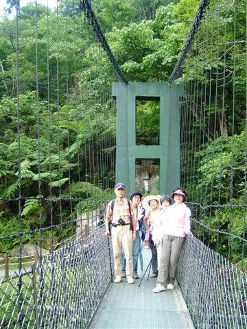橋很穩，不會晃動