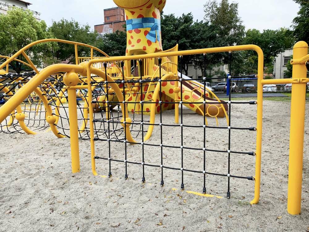 05-1000.jpg 長頸鹿親子公園│花蓮市│小資爸親子旅遊團