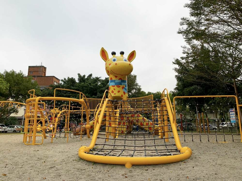 03-1000.jpg 長頸鹿親子公園│花蓮市│小資爸親子旅遊團