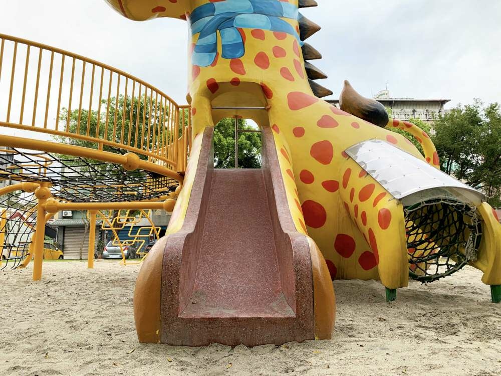 15-1000.jpg 長頸鹿親子公園│花蓮市│小資爸親子旅遊團