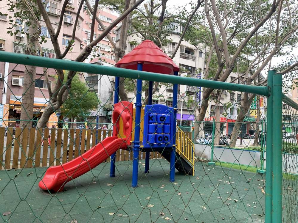 新莊黃城公園_14-1000.jpg 黃城公園│新北市│新莊區│小資爸親子旅遊團