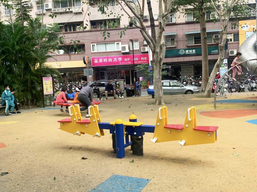 新莊黃城公園_13-1000.jpg 黃城公園│新北市│新莊區│小資爸親子旅遊團