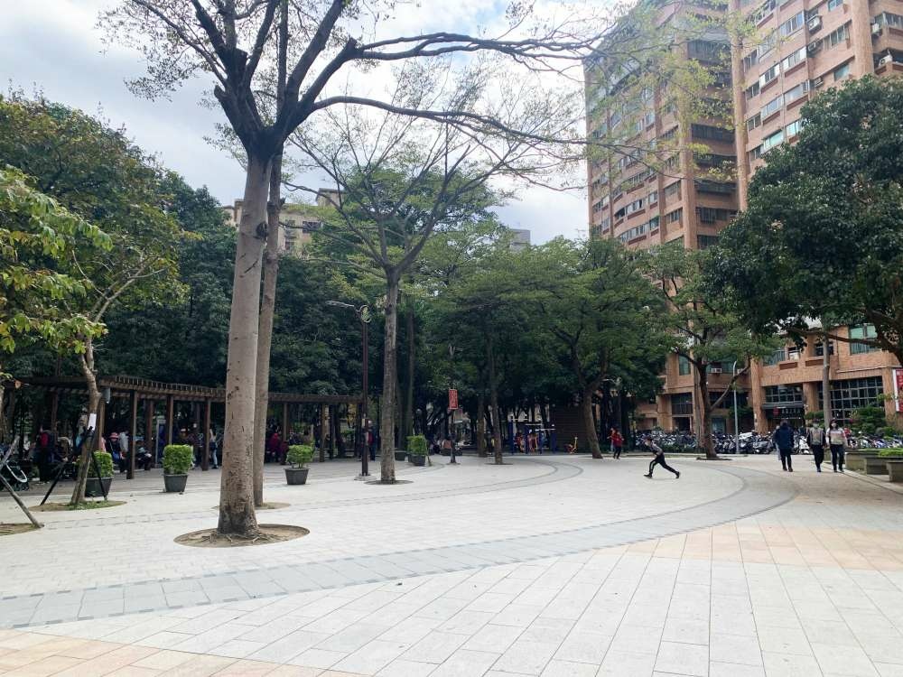 新莊黃城公園_15-1000.jpg 黃城公園│新北市│新莊區│小資爸親子旅遊團