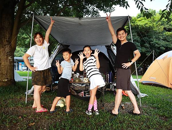 【苗栗露營】泰安忘憂小築～獨立草皮區(三帳包區) 夕陽景色優