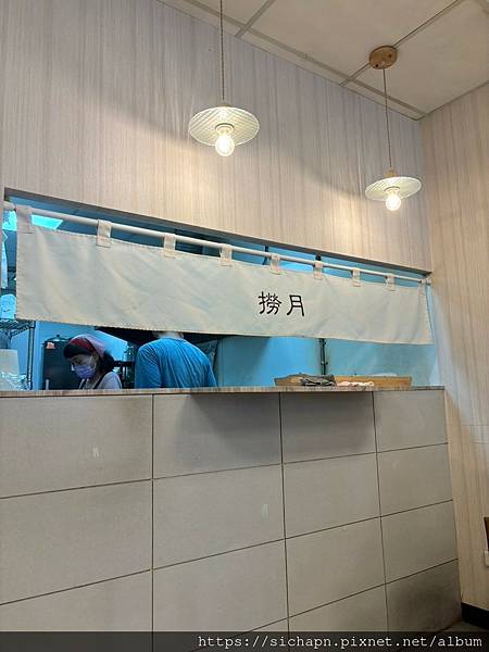 [美食] 新北/新莊-撈月麵館｜海鮮新鮮 用料實在的手作麵疙