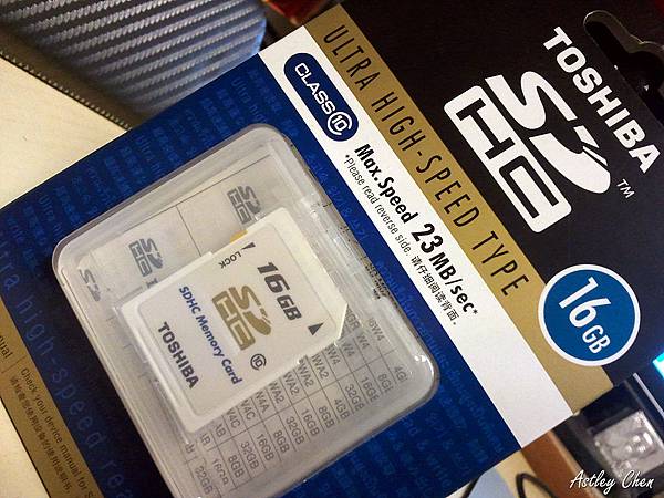 Toshiba 16G SDHC 白卡