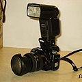 A33 + YN-560 + Minolta 24-105mm 吐舌頭