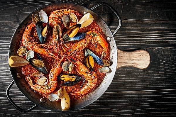 Valenciana Seafood 時令海鮮風味鐵鍋飯，NT$880（2人）NT$1250（4人）NT$1,500（6人）.jpg