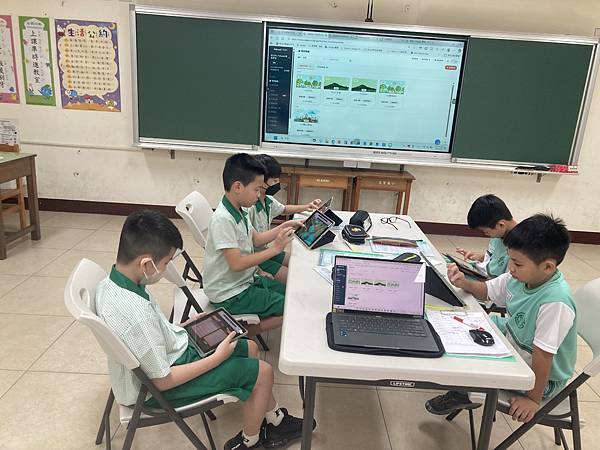 114上第1-2週回顧 - 新教室比較大、封面展示 114上第1-2週回顧 - 新教室比較大、封面展示