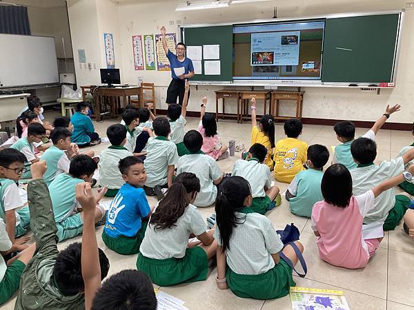 114上第1-2週回顧 - 新教室比較大、封面展示 114上第1-2週回顧 - 新教室比較大、封面展示