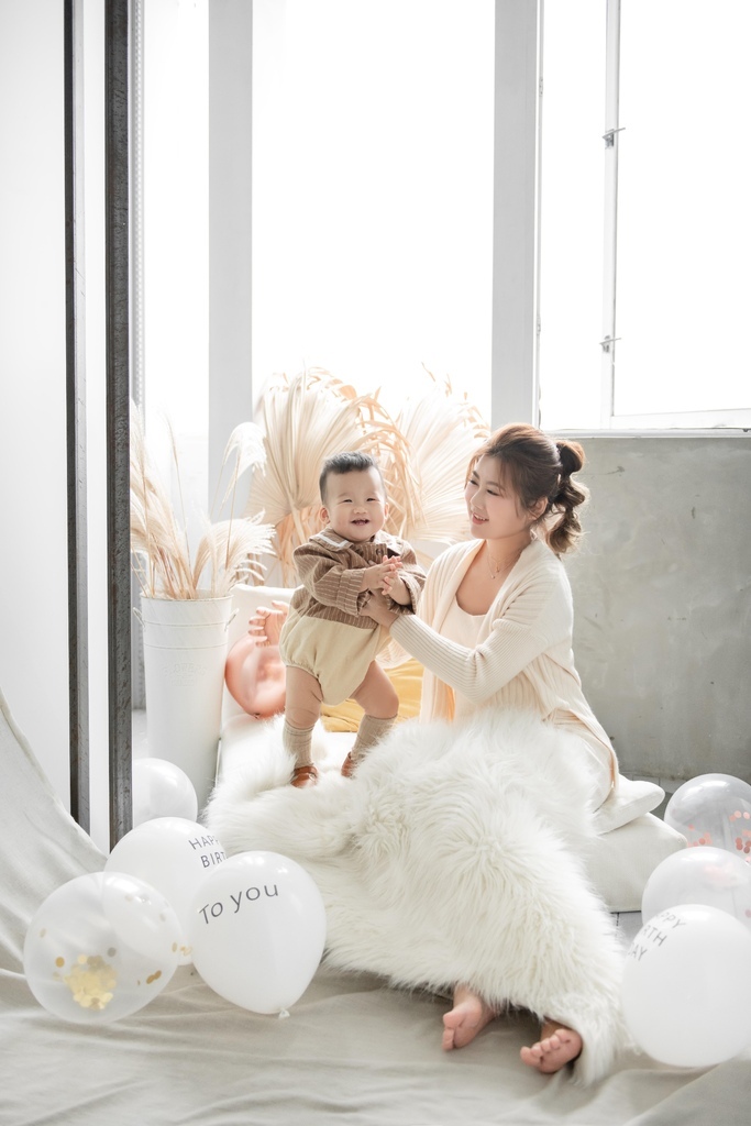 琪琪小姐與喬先生 親子寫真 全家福 週歲派對拍攝 週歲寫真 琪琪小姐與喬先生 親子寫真 全家福 週歲派對拍攝 週歲寫真