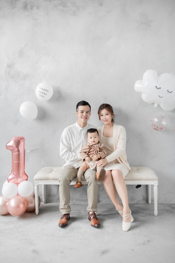 琪琪小姐與喬先生 親子寫真 全家福 週歲派對拍攝 週歲寫真 琪琪小姐與喬先生 親子寫真 全家福 週歲派對拍攝 週歲寫真
