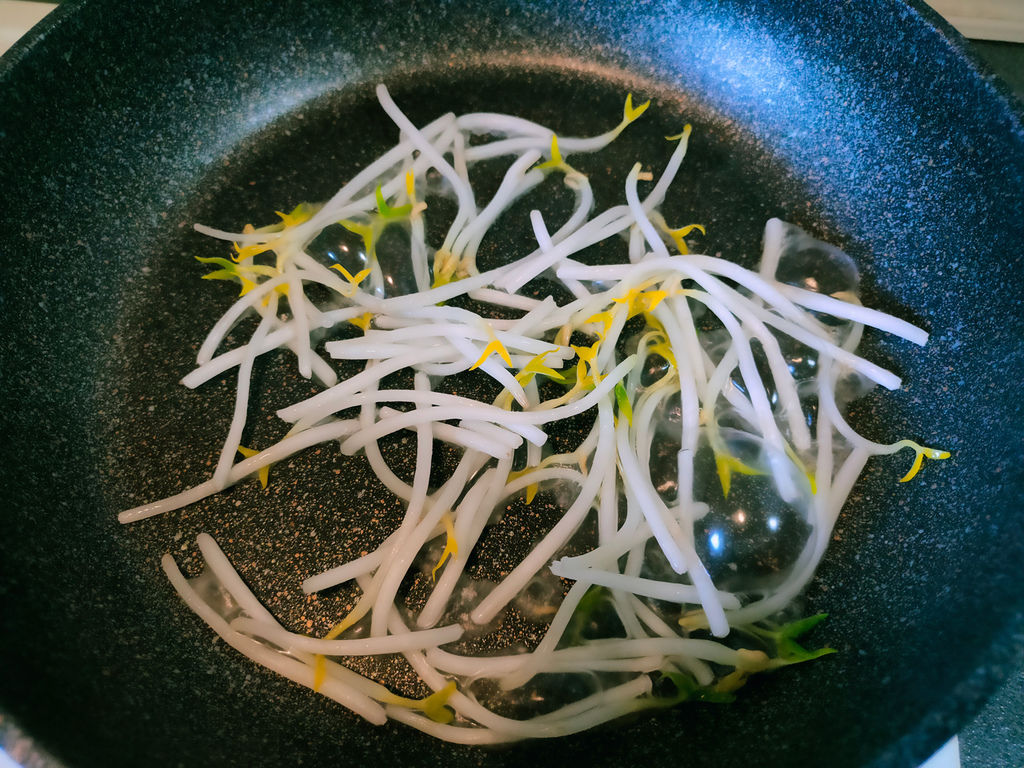 食譜DIY蔥油餅豆芽菜捲