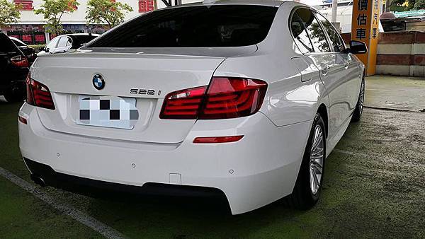 BMW 528i-3.jpg