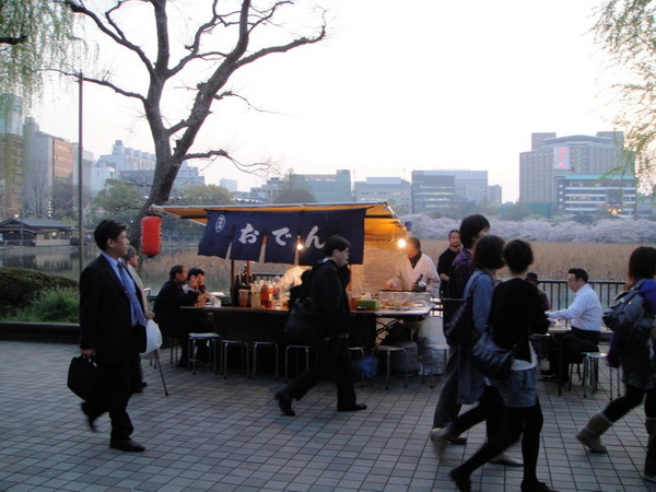 上野公園看看花見人潮 希莉安的東京生活 痞客邦 上野公園看看花見人潮 希莉安的東京生活 痞客邦