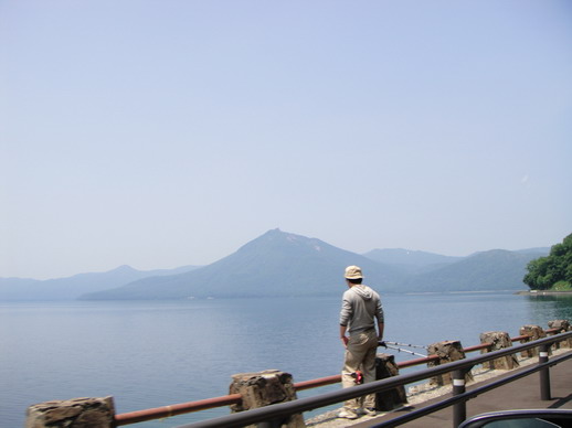 北海道到處都可以見到釣魚客