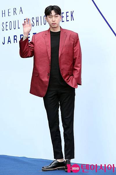 2017040115294792235-540x810