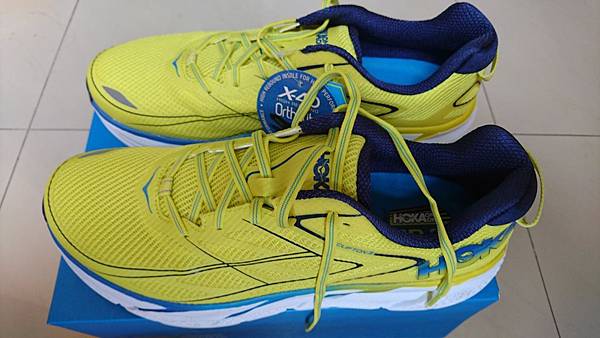 hoka one one clifton 3