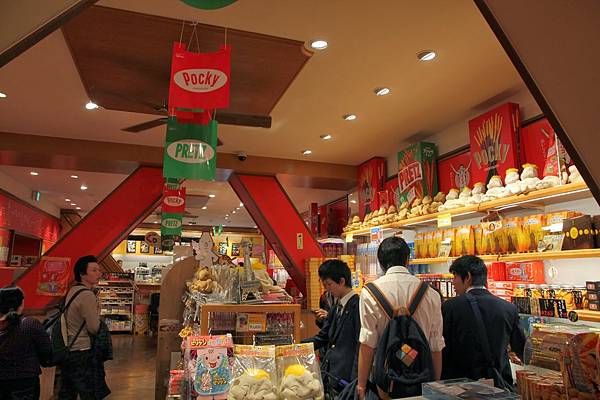 【仙蹤】大阪.新世界、天王寺(上)被閃爍霓虹包圍的大阪鐵塔❤