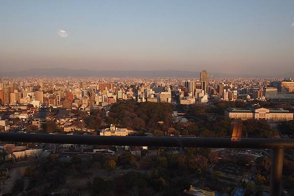 【仙蹤】大阪．新世界、天王寺（上）被閃爍霓虹包圍的大阪鐵塔❤